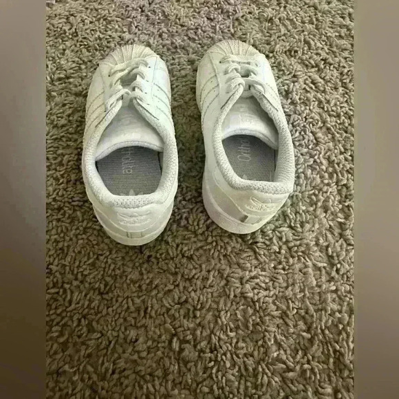 Kids Adidas - Picture 4 of 4